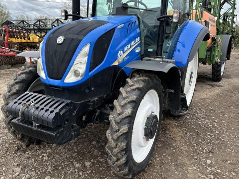 Eladó New Holland T5.100 traktor,  kevés üzemórával Eladó New Holland T5.100 traktor,  kevés üzemórával