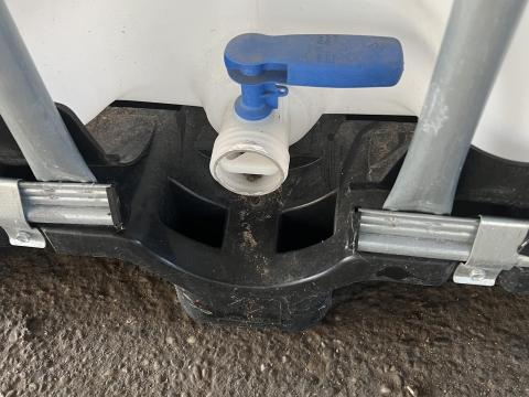 Használt 600 literes IBC-tartály Használt 600 literes IBC-tartály