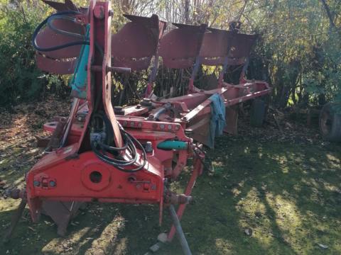 Eke eladó (Kverneland) Eke eladó (Kverneland)