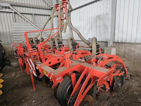 Eladó Kuhn Strip-Till 8 soros csukható sávos művelő Eladó Kuhn Strip-Till 8 soros csukható sávos művelő