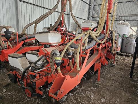 Eladó Kuhn Planter III R 12 szemenkénti vetőgép Eladó Kuhn Planter III R 12 szemenkénti vetőgép