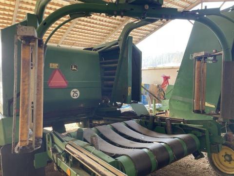 Eladó John Deere 678 HB kombinált körbálázó és csomagoló Eladó John Deere 678 HB kombinált körbálázó és csomagoló