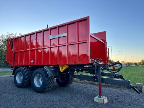 Umega PI 20 letoló kocsi szervestrágyaszóró adapterrel - készletről Umega PI 20 letoló kocsi szervestrágyaszóró adapterrel - készletről