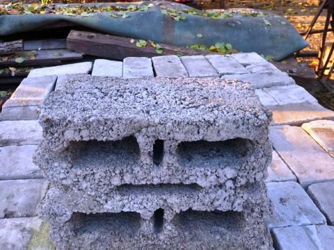 Eladó betonblokk Eladó betonblokk