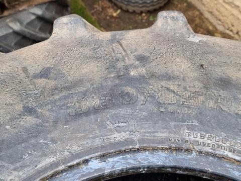 380/850R24 használt gumi eladó, a képen látható állapotban 380/850R24 használt gumi eladó, a képen látható állapotban
