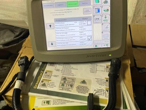 John Deere GreenStar Display GSD 2600 mit AutoTrac- und SectionControl-Aktivierung John Deere GreenStar Display GSD 2600 mit AutoTrac- und SectionControl-Aktivierung