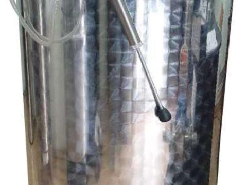 Rozsdamentes acél inox bor tároló tartály úszófedeles 600 liter Rozsdamentes acél inox bor tároló tartály úszófedeles 600 liter