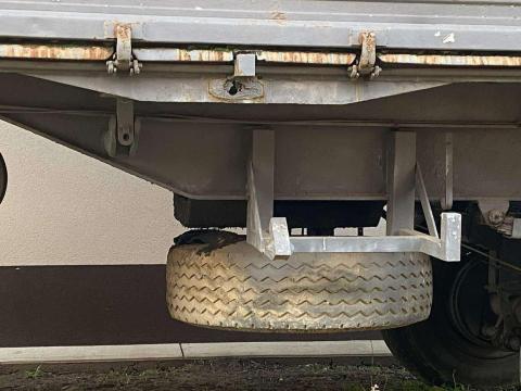 3 oldalra billenős pótkocsi