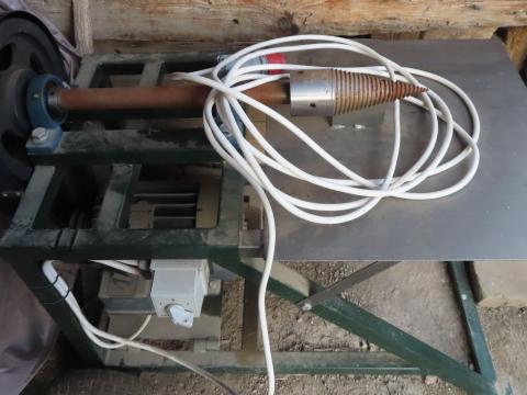 380 V-os kúpos fahasító,  rönkhasító eladó 380 V-os kúpos fahasító,  rönkhasító eladó