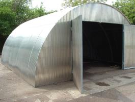 Íves mezőgazdasági tároló,  csarnok–Könnyűszerkezetes,  gyorsan felépíthető,  bővíthető épület