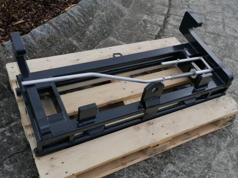 Homlokrakodó váltóadapter / gyorscsatlakozó 2500 kg Merlo ZM2 AL-ról Euro-ra Homlokrakodó váltóadapter / gyorscsatlakozó 2500 kg Merlo ZM2 AL-ról Euro-ra