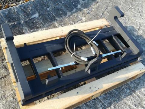 Homlokrakodó váltóadapter / gyorscsatlakozó 3300 kg Merlo ZM2-höz AL-ról Euro-ra Homlokrakodó váltóadapter / gyorscsatlakozó 3300 kg Merlo ZM2-höz AL-ról Euro-ra