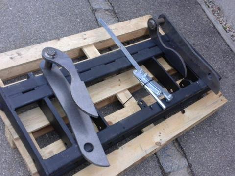 Homlokrakodó váltóadapter / gyorscsatlakozó szett 3300 kg Schaeff,  Zeppelin,  Terex,  Yanmar Homlokrakodó váltóadapter / gyorscsatlakozó szett 3300 kg Schaeff,  Zeppelin,  Terex,  Yanmar