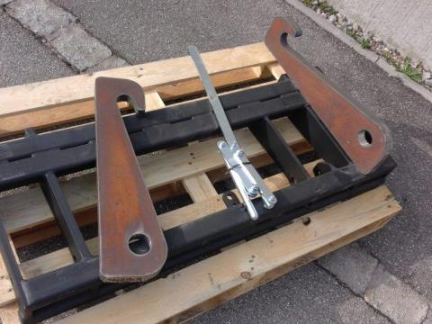 Homlokrakodó váltóadapter / gyorscsatlakozó szett 3300 kg Claas Scorpionhoz, Kramer AL-ról Homlokrakodó váltóadapter / gyorscsatlakozó szett 3300 kg Claas Scorpionhoz, Kramer AL-ról