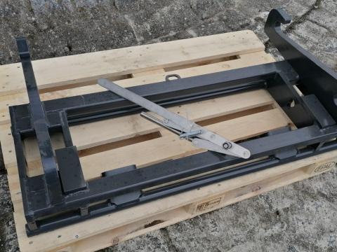 Homlokrakodó váltóadapter / gyorscsatlakozó 2500 kg Claas, Scorpion, Kramer -hoz AL-ról Eur Homlokrakodó váltóadapter / gyorscsatlakozó 2500 kg Claas, Scorpion, Kramer -hoz AL-ról Eur