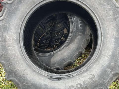 Eladó használt traktor gumi 380x85 R28 4 db Eladó használt traktor gumi 380x85 R28 4 db