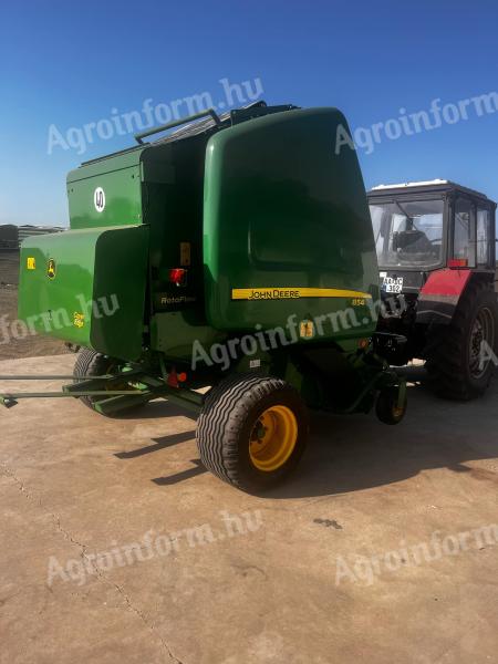 EladóJohn Deere 854 változókamrás körbálázó