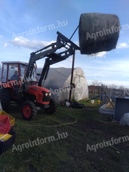 Kubota MU 4501 4*4 traktor homlok- rakodóval,  illetve bála tüskével fűthető fülkével e