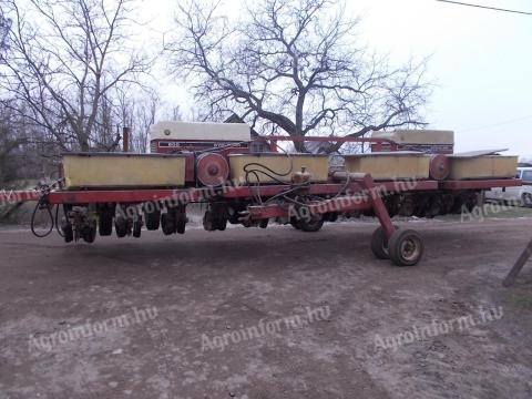 Keresek Ih cyclo 800 12 soros vetőgépet Keresek Ih cyclo 800 12 soros vetőgépet