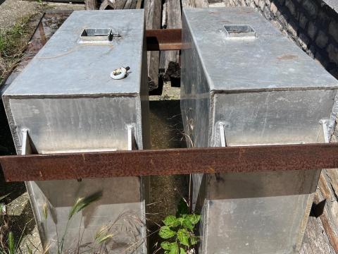 2 db permetező,  locsoló alumíniumtartály eladó 2 db permetező,  locsoló alumíniumtartály eladó
