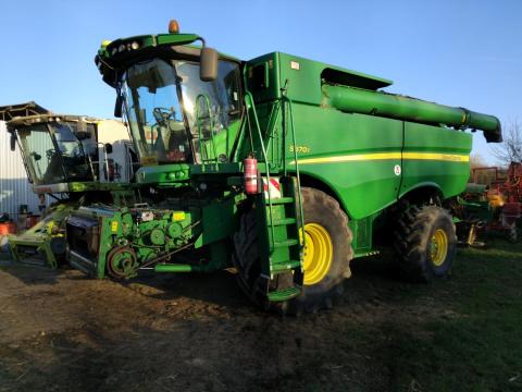 John Deere S670i 4x4, 2012 + Varioflex asztal repcetoldattal 9, 5m, + Gabona asztal 6, 5m John Deere S670i 4x4, 2012 + Varioflex asztal repcetoldattal 9, 5m, + Gabona asztal 6, 5m