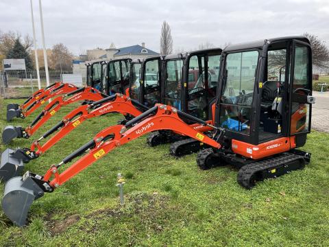 Kubota KX016-4 G zárt kezelőfülkés gumilánctalpas minikotró Kubota KX016-4 G zárt kezelőfülkés gumilánctalpas minikotró