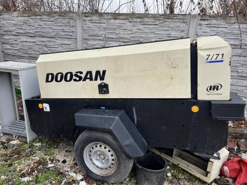 Doosan Ingersoll Rand 771 Kompresszor Javításra Szorul Doosan Ingersoll Rand 771 Kompresszor Javításra Szorul
