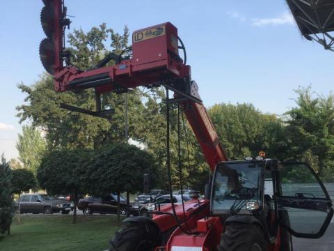 Síkfalmetsző – vonulási utak és táblaszegélyek karbantartására Síkfalmetsző – vonulási utak és táblaszegélyek karbantartására