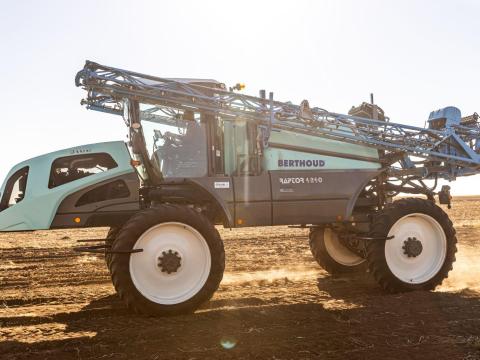 Berthoud Raptor 4240/30 önjáró szántóföldi permetező Berthoud Raptor 4240/30 önjáró szántóföldi permetező