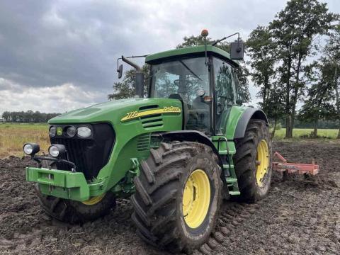 Vásárolnék John Deere 20-as szériás traktort 7720 7820 7920 Vásárolnék John Deere 20-as szériás traktort 7720 7820 7920