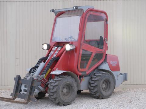 DAPPER 5000 TÖRZSCSUKLÓS HOMLOKRAKODÓ ÉS MULTIGÉP KIEGÉSZÍTŐKKEL AKÁR TRÉLERREL IS DAPPER 5000 TÖRZSCSUKLÓS HOMLOKRAKODÓ ÉS MULTIGÉP KIEGÉSZÍTŐKKEL AKÁR TRÉLERREL IS