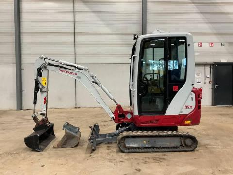 Takeuchi TB216 / 2016 / 1830 ó / 2 db kanál / Lízing 20%-tól Takeuchi TB216 / 2016 / 1830 ó / 2 db kanál / Lízing 20%-tól