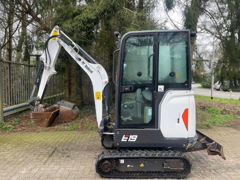 Bobcat E19 / 2019 / 600 ó / 2 db kanál / Lízing 20%-tól Bobcat E19 / 2019 / 600 ó / 2 db kanál / Lízing 20%-tól