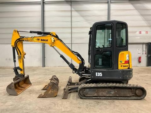 Bobcat E35 / 2016 / 2900 óra / 3 db kanál / Lízing 20%-tól Bobcat E35 / 2016 / 2900 óra / 3 db kanál / Lízing 20%-tól