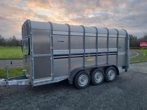 Új Ifor Williams TA510 3 tengelyes állatszállító Új Ifor Williams TA510 3 tengelyes állatszállító