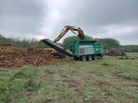 Komptech Crambo 6000 bérelhető fa, gally, tuskó, hulladékfa, zöldhulladék aprítására, előtörésére