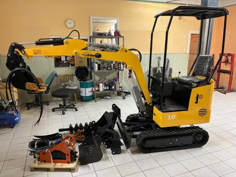 V10 minikotró minden kiegészítővel V10 minikotró minden kiegészítővel