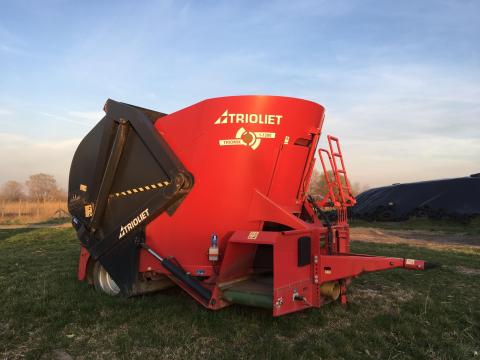 Triolet TrioMix 1 1200 önrakodó keverő-kiosztó kocsi Triolet TrioMix 1 1200 önrakodó keverő-kiosztó kocsi