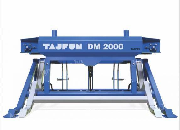 Tajfun DM 2000 rönkfeladóasztal