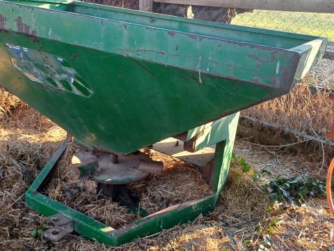 600 kilós műtrágyaszóró 600 kilós műtrágyaszóró