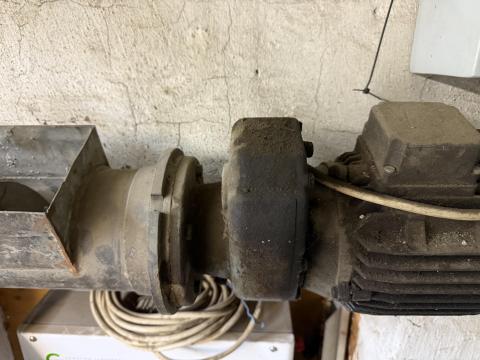 Gabonacsiga 6 méter hosszú, 3 fázisú Gabonacsiga 6 méter hosszú, 3 fázisú