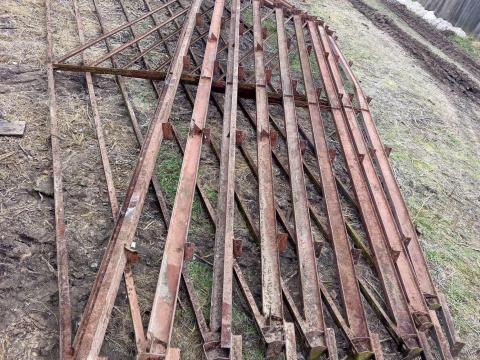 Bontott csarnokváz lindablemezzel eladó Bontott csarnokváz lindablemezzel eladó