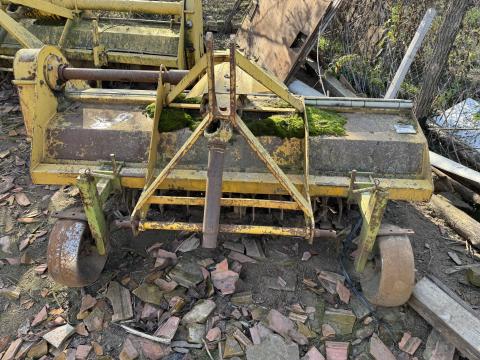 2 méteres Rumptstad talajmaró eladó 2 méteres Rumptstad talajmaró eladó