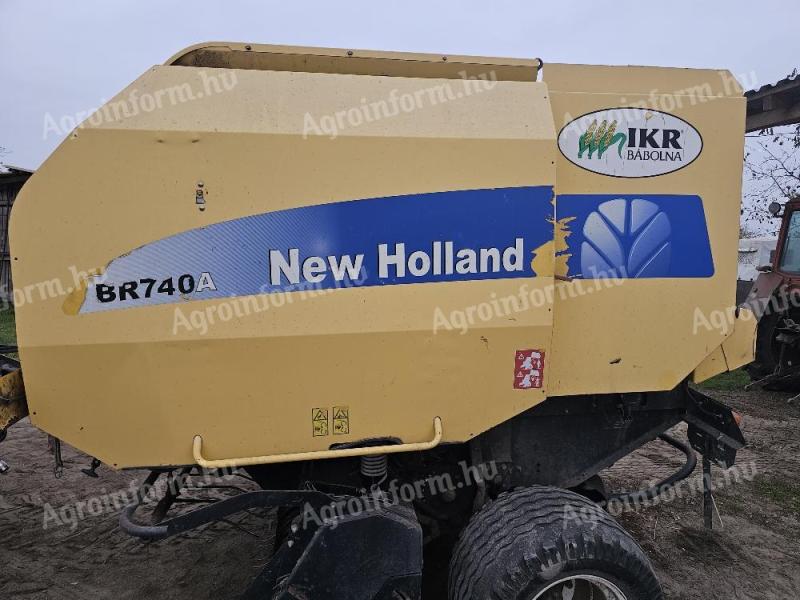 Eladó New Holland BR740A bálázó