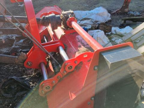 Kalapácsos, 2,6 méter széles szárzúzó Kalapácsos, 2,6 méter széles szárzúzó