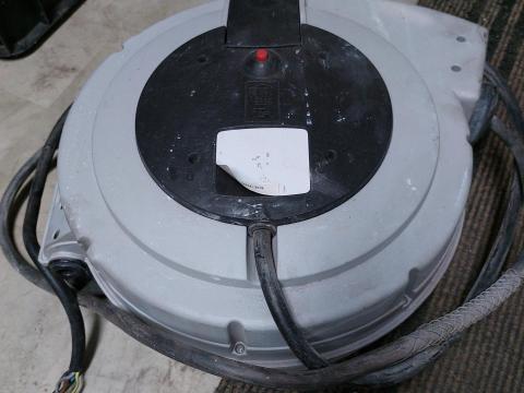 Automata fékes kábel vagy fújtató tömlőadagoló Automata fékes kábel vagy fújtató tömlőadagoló