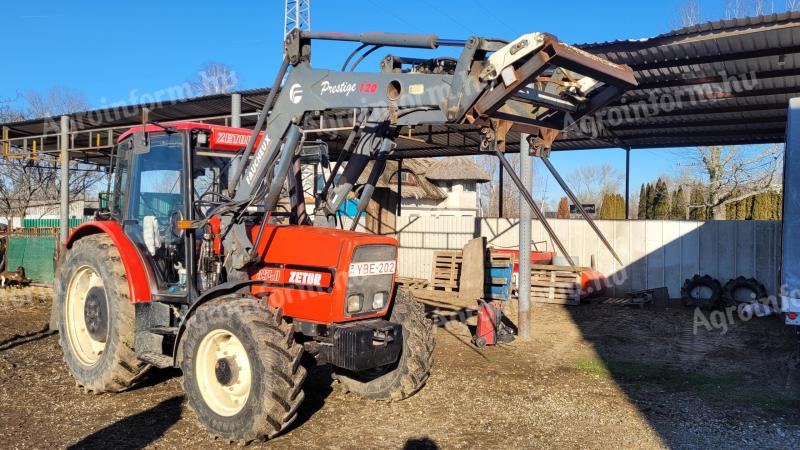 Zetor 8540 homlokrakodóval