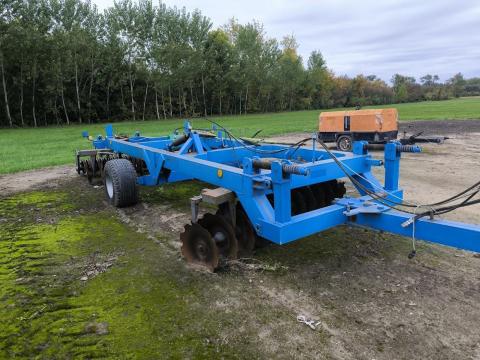 Vontatott „V” tárcsa rögtörővel, Kovács-ker