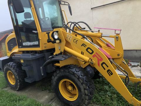 Force Homlokrakodó 3,5 t eladó adapterekkel együtt Force Homlokrakodó 3,5 t eladó adapterekkel együtt