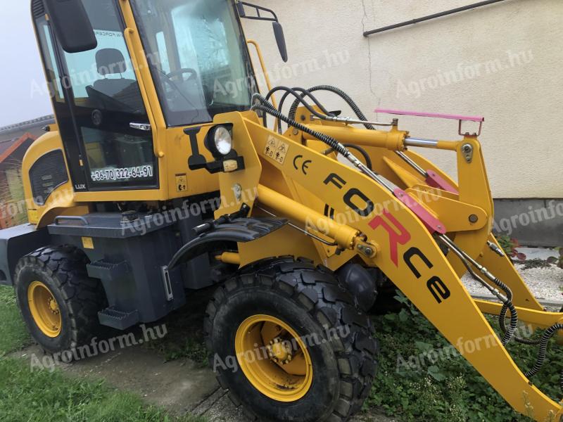 Force Homlokrakodó 3,5 t eladó adapterekkel együtt